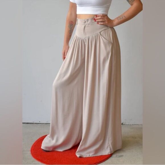 NWT Mulla Wide Leg Pleated Pants in Beige | Size Small - Picture 3 of 9